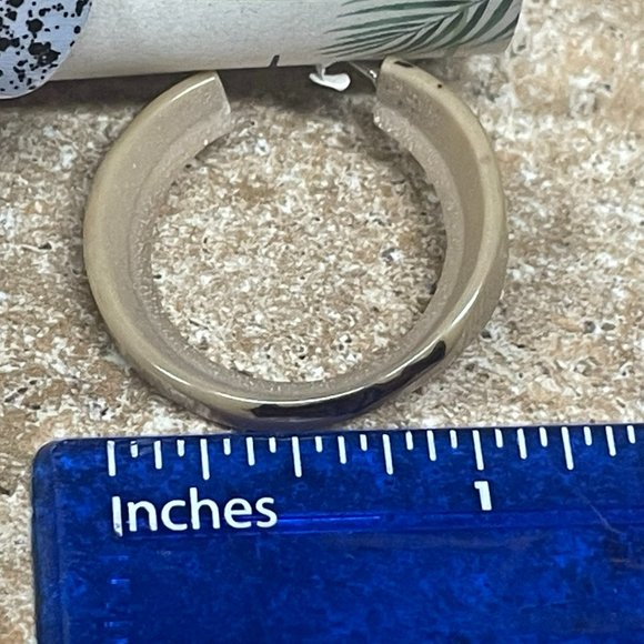 NEW TAGUA NUTS NATURAL FAIR TRADE CARVED HOOP STUD EARRINGS ROUND ARTISAN MADE - Picture 6 of 6